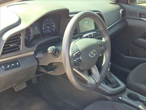 Used 2020 Hyundai Elantra SEL w/ Cargo Package (C1) FWD image 9