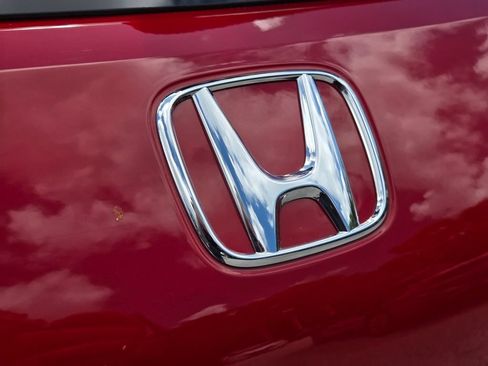 Certified 2025 Honda HR-V Sport image 15