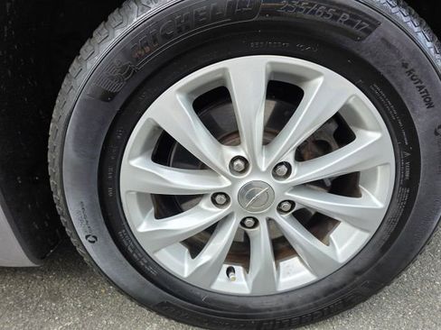 Used 2017 Chrysler Pacifica Touring-L image 10