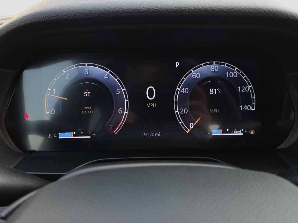 Used 2024 Jeep Grand Cherokee Altitude AWD/4WD image 10