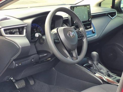 Used 2022 Toyota Corolla LE image 9
