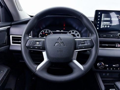 New 2025 Mitsubishi Outlander ES image 21