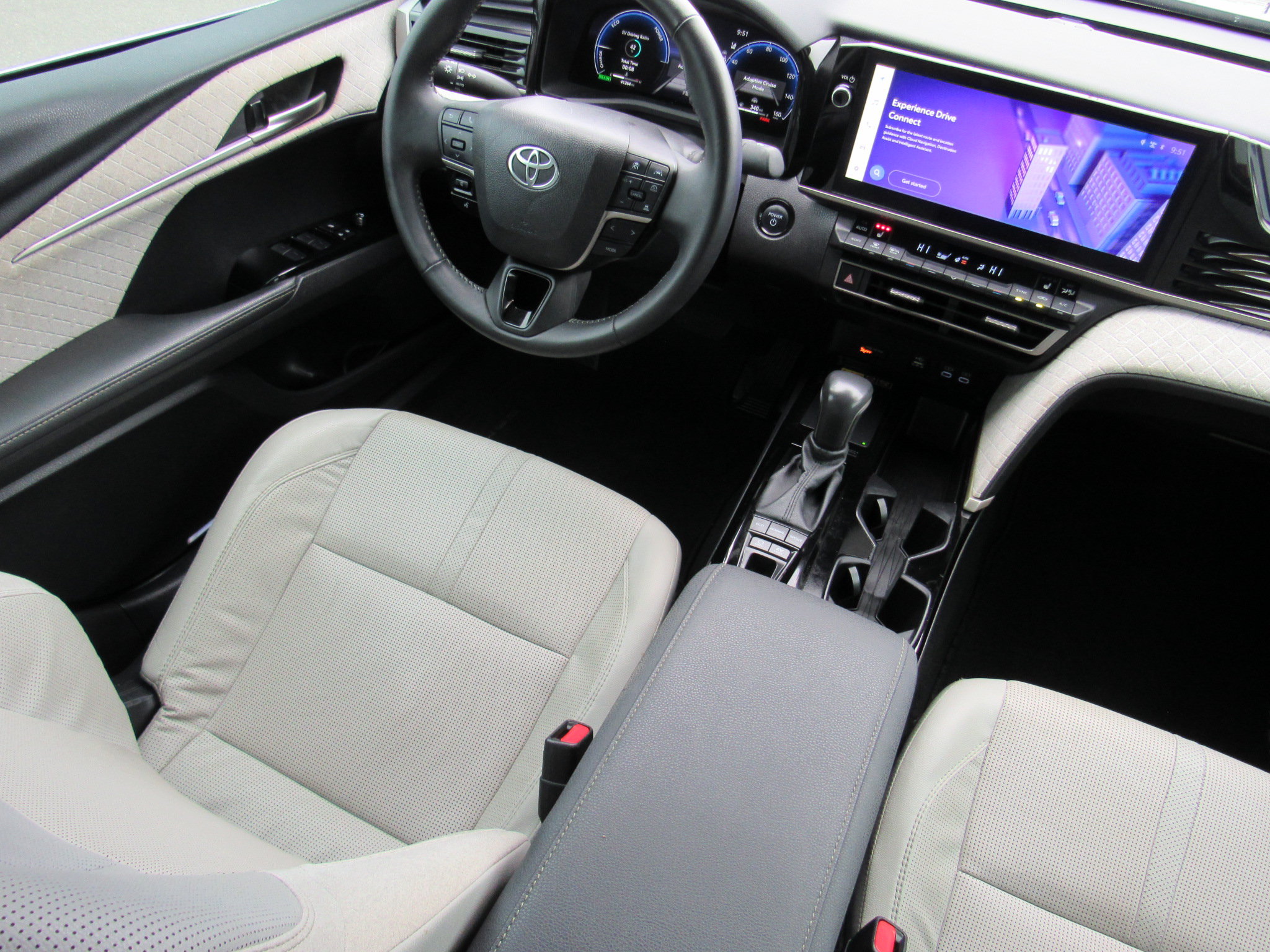 Used 2025 Toyota Camry XLE FWD image 31