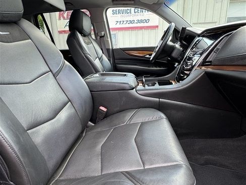 Used 2017 Cadillac Escalade Luxury AWD/4WD image 16