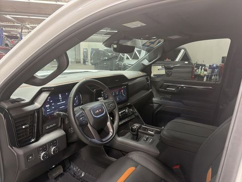 Used 2025 GMC Sierra 1500 AT4 w/ AT4 Premium Package AWD/4WD image 16
