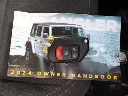 Used 2024 Jeep Wrangler Unlimited Sahara AWD/4WD image 51