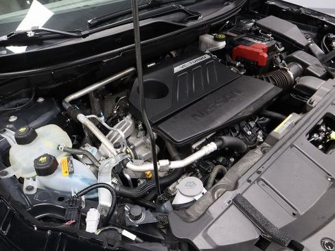 Certified 2025 Nissan Rogue SV image 14