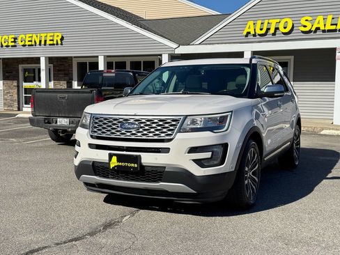 Used 2017 Ford Explorer Platinum AWD/4WD image 3