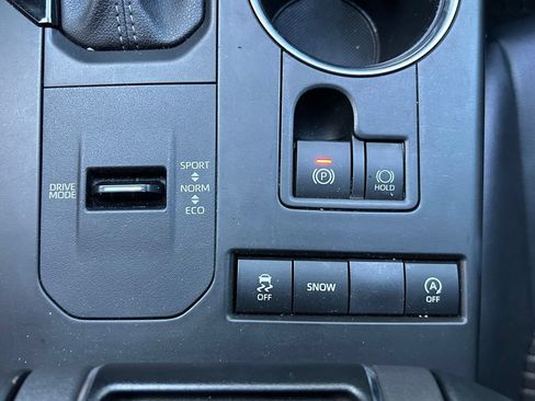 Used 2022 Toyota Highlander XSE FWD image 30