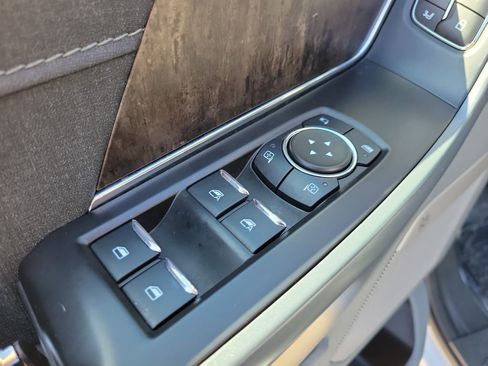 Used 2023 Ford F150 Lariat AWD/4WD image 16