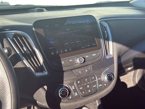 Used 2025 Chevrolet Malibu LT FWD image 9