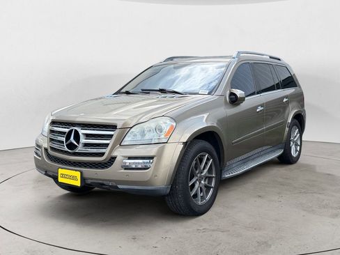 Used 2010 Mercedes-Benz GL 550 4MATIC image 1