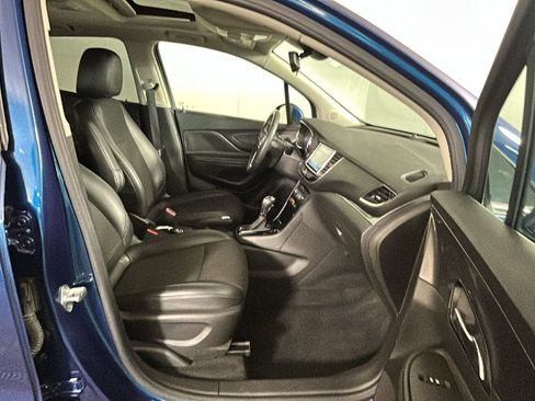 Used 2020 Buick Encore Preferred FWD image 35