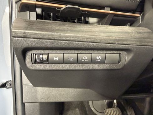 Used 2024 Nissan Ariya AWD image 22
