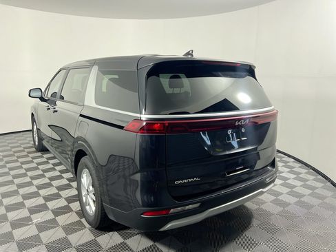 Used 2024 Kia Carnival LX FWD image 5