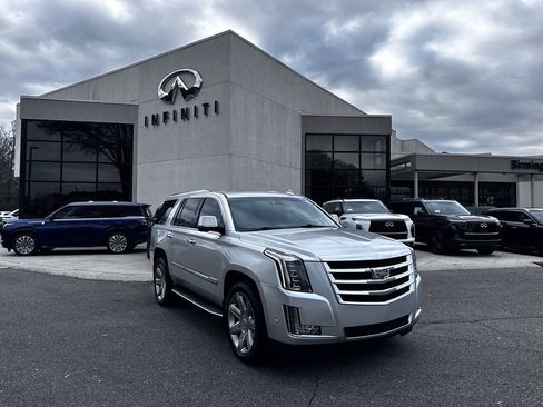 Used 2020 Cadillac Escalade Luxury image 1