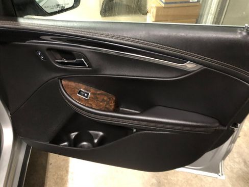 Used 2015 Chevrolet Impala LT w/ Convenience Package image 21