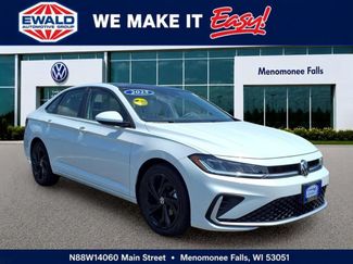 Used 2025 Volkswagen Jetta SE w/ Sunroof Package FWD video 1