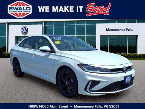 Used 2025 Volkswagen Jetta SE w/ Sunroof Package FWD image 1