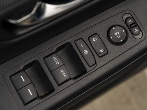 Certified 2025 Honda CR-V EX image 37