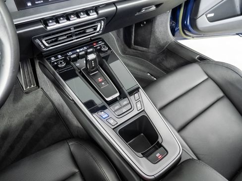 Used 2022 Porsche 911 Carrera RWD image 18
