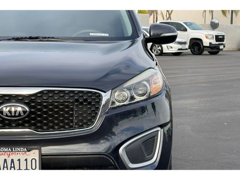 Used 2018 Kia Sorento LX image 49