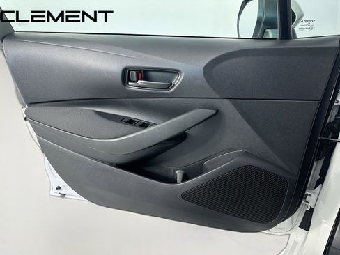 Used 2022 Toyota Corolla LE image 25
