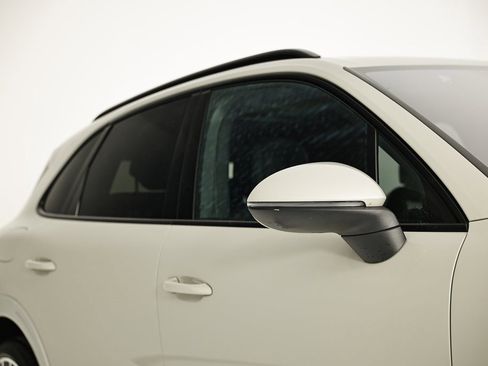 Used 2023 Porsche Cayenne image 16