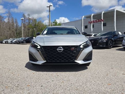 Certified 2025 Nissan Altima 2.5 SR image 3