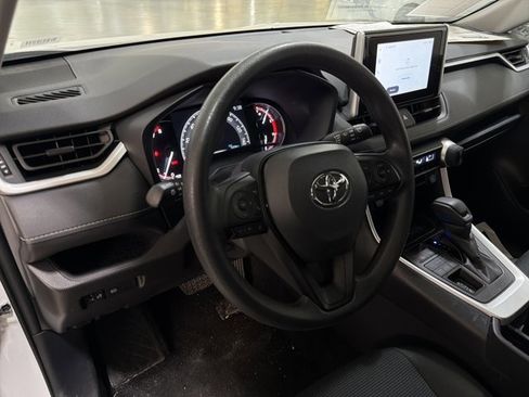Used 2025 Toyota RAV4 LE image 9