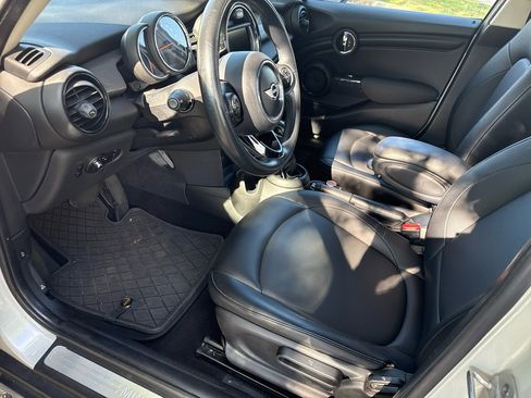 Used 2017 MINI Cooper 4-Door Hardtop image 7