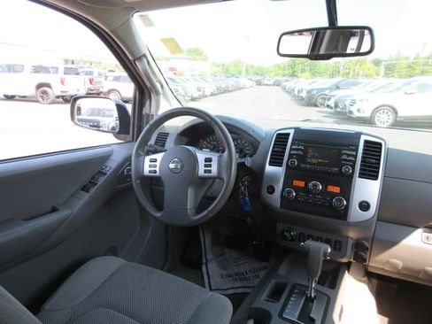 Used 2014 Nissan Frontier SV w/ SV Value Truck Package AWD/4WD image 24