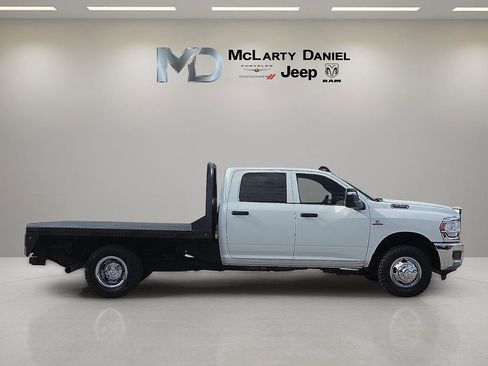 Used 2024 RAM 3500 Tradesman w/ Chrome Appearance Group AWD/4WD image 6
