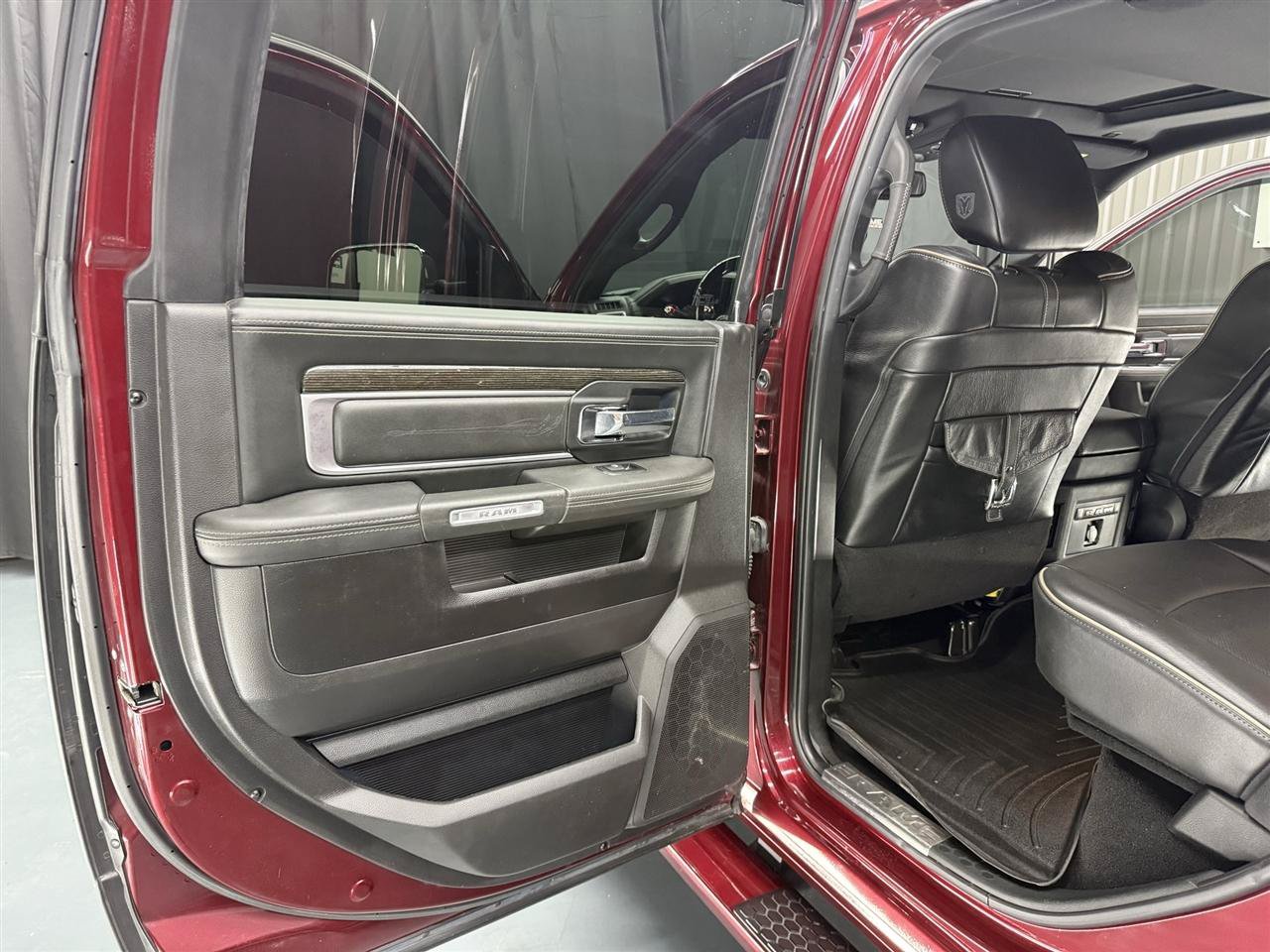 Used 2018 RAM 3500 Laramie Longhorn AWD/4WD image 21