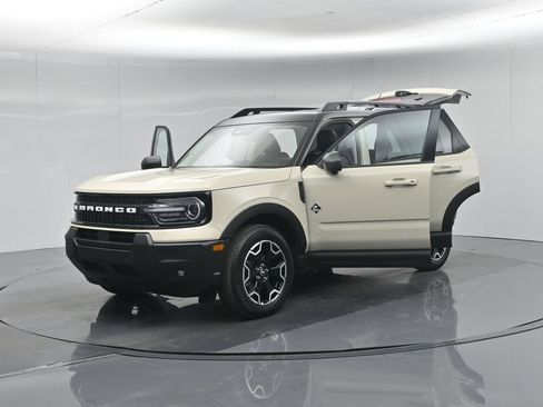 Used 2025 Ford Bronco Sport Outer Banks w/ Outer Banks Tech Package+ AWD/4WD image 30