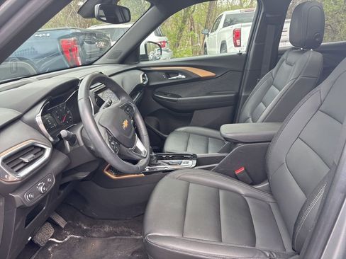 Used 2023 Chevrolet TrailBlazer ACTIV w/ Sun and Liftgate Package FWD image 3