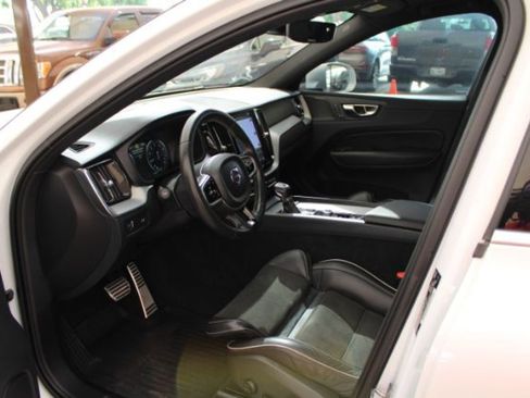 Used 2019 Volvo XC60 T6 R-Design w/ Protection Package Premier image 12