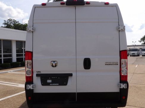 Used 2025 RAM ProMaster 2500 w/ Convenience Group FWD image 3