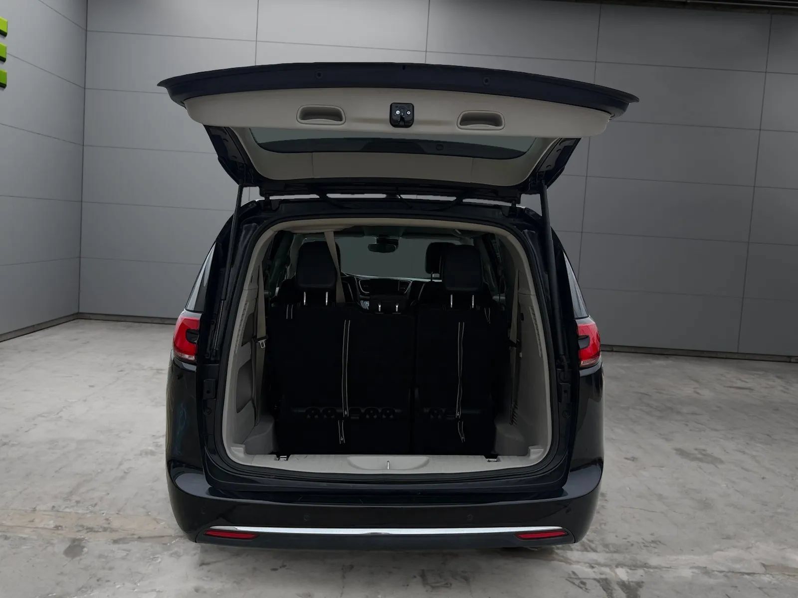 Used 2023 Chrysler Pacifica Touring-L FWD image 9