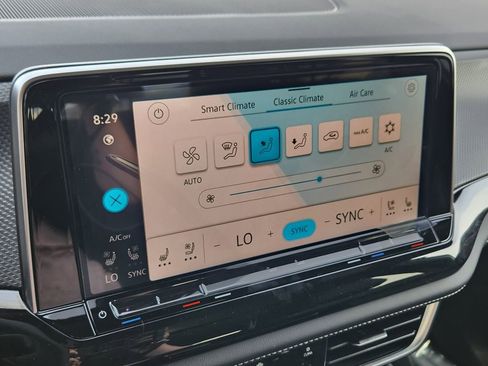 New 2026 Volkswagen Atlas Cross Sport SEL R-Line image 9