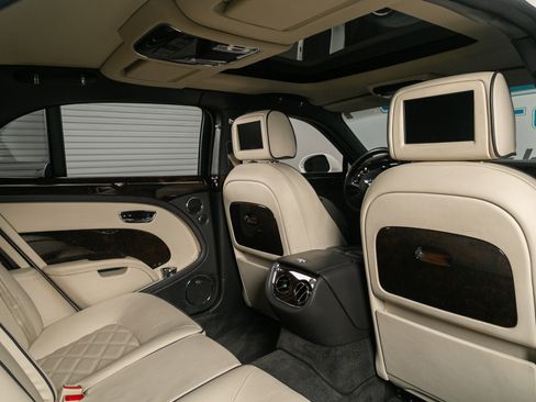 Used 2013 Bentley Mulsanne w/ Premiere Specification Pkg image 12