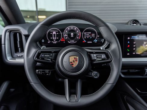 Certified 2025 Porsche Cayenne Coupe image 24