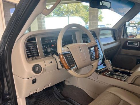 Used 2012 Lincoln Navigator 2WD image 17