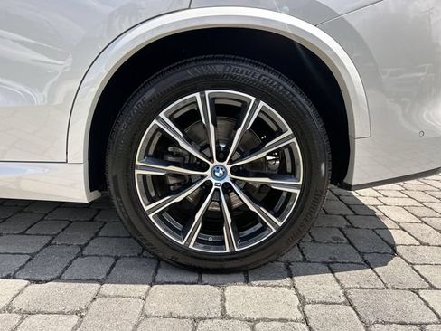 Used 2022 BMW X5 xDrive45e w/ M Sport Package AWD/4WD image 11