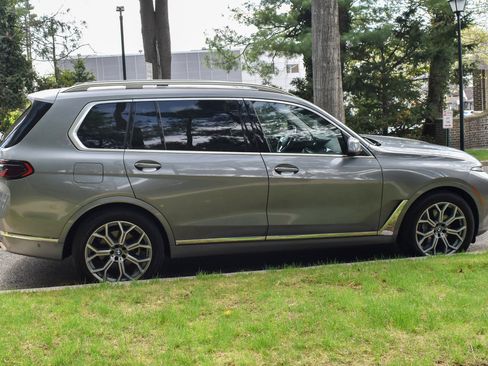 Used 2025 BMW X7 xDrive40i AWD/4WD image 10