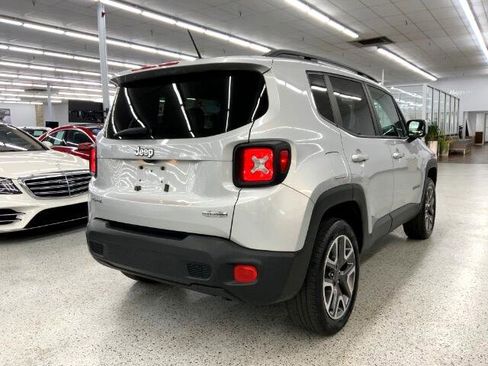 Used 2017 Jeep Renegade Latitude w/ Cold Weather Group image 5