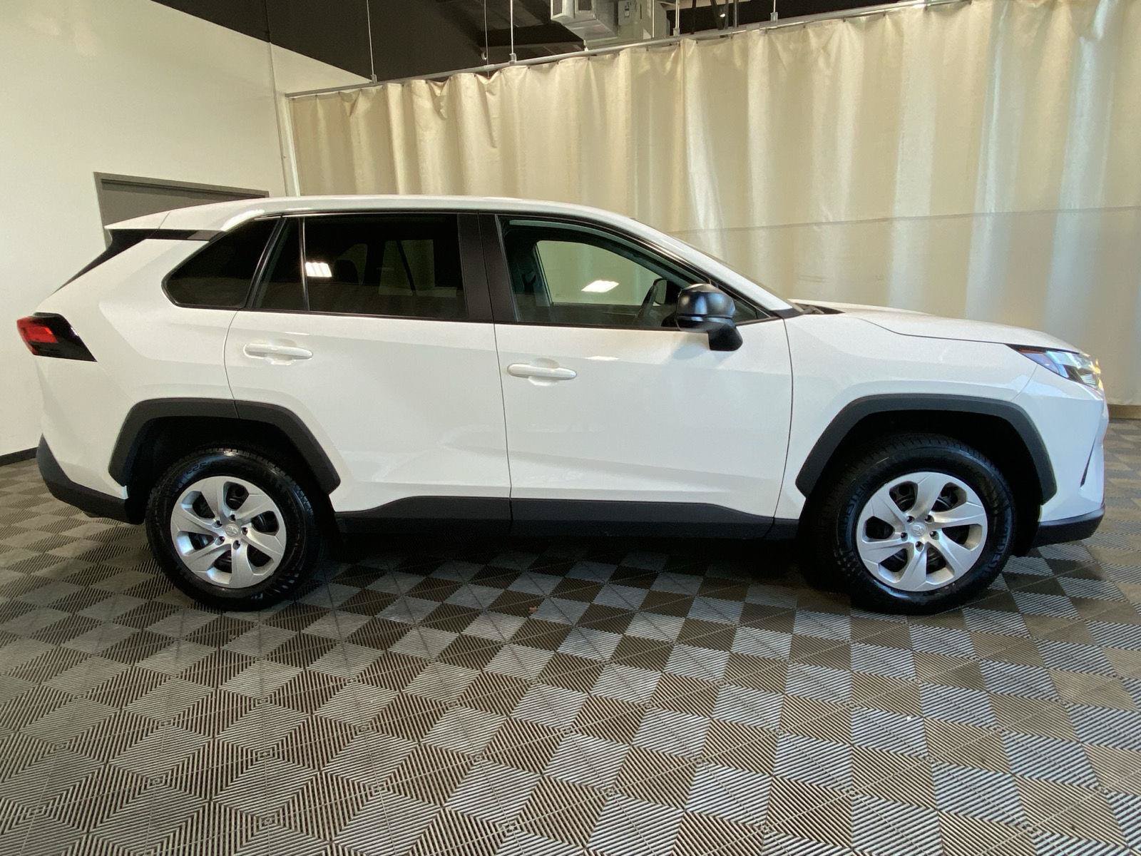 Certified 2025 Toyota RAV4 LE AWD/4WD image 17