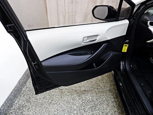 Used 2021 Toyota Corolla LE FWD image 15