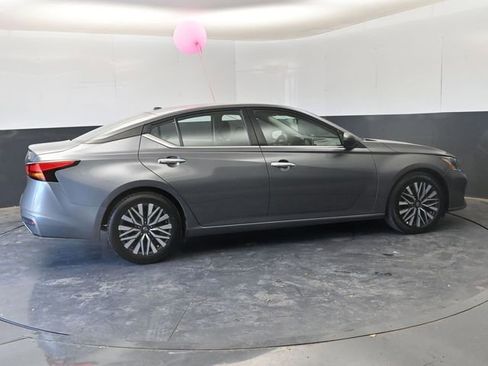 Used 2024 Nissan Altima 2.5 SV image 8