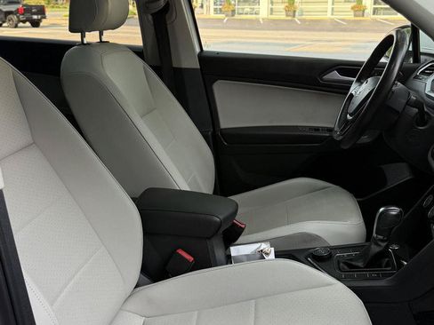 Used 2019 Volkswagen Tiguan SE w/ Panoramic Sunroof Package AWD/4WD image 11